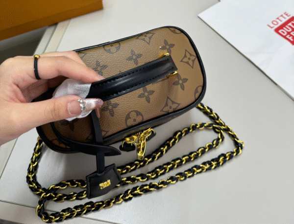 LV-VANITY CHAIN POUCH (2) LV-VANITY CHAIN POUCH #2053