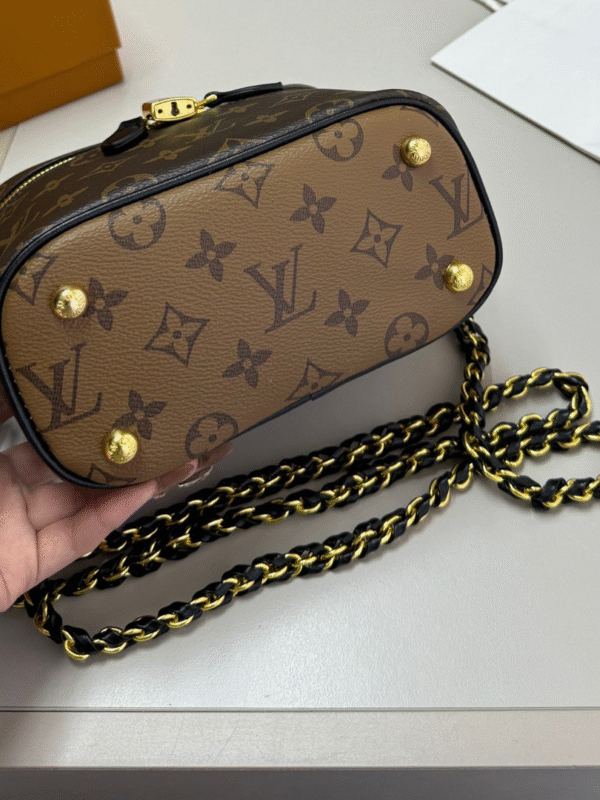 LV-VANITY CHAIN POUCH (4) LV-VANITY CHAIN POUCH #2053