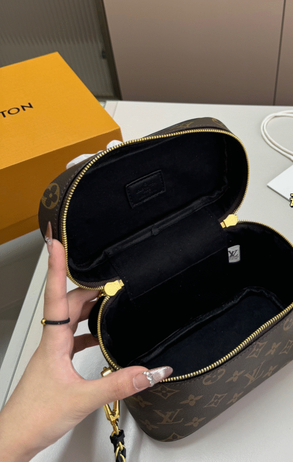 LV-VANITY CHAIN POUCH LV-VANITY CHAIN POUCH #2053