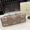 LV-ONTHEGO Horizontal #2081