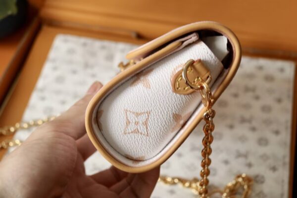 LV-POCHETTE CLLE #2099