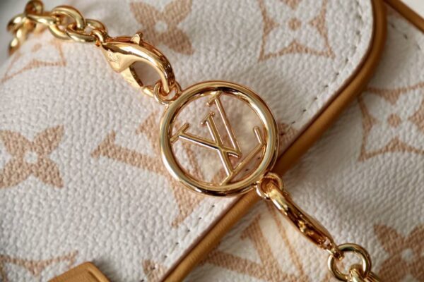 LV-POCHETTE CLLE #2099