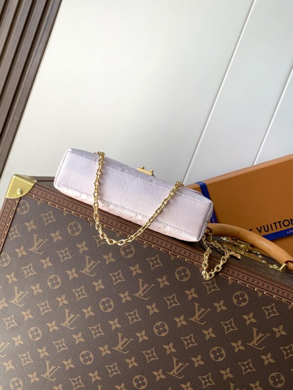 LV-Nano Madeleine#2102