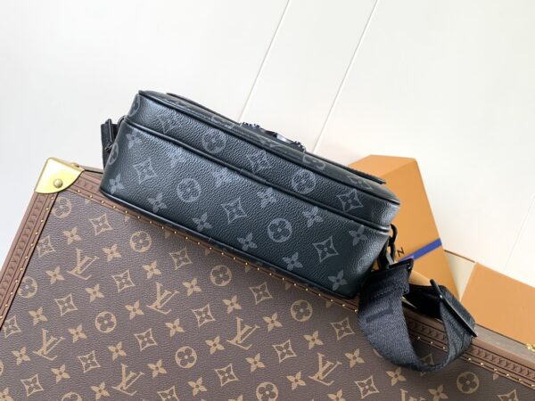 LV-  messenger bag#2103