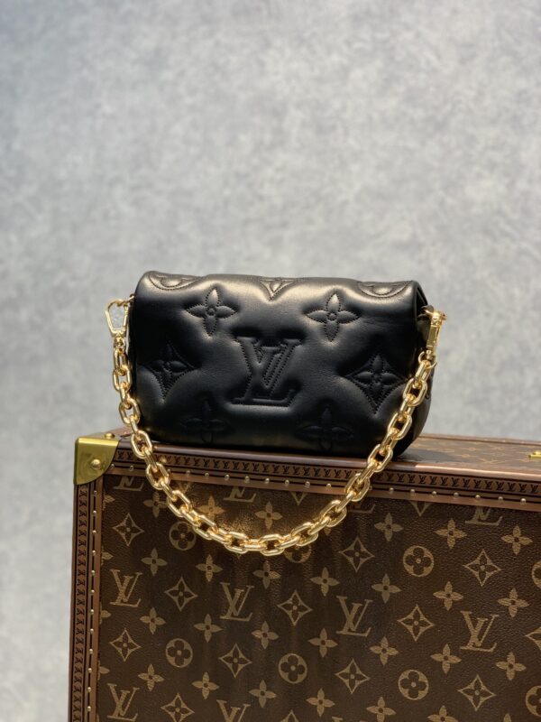 LV-WALLET ON STRAP#2107