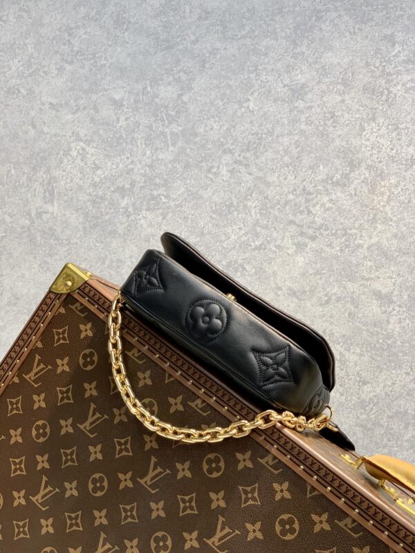 LV-WALLET ON STRAP#2107