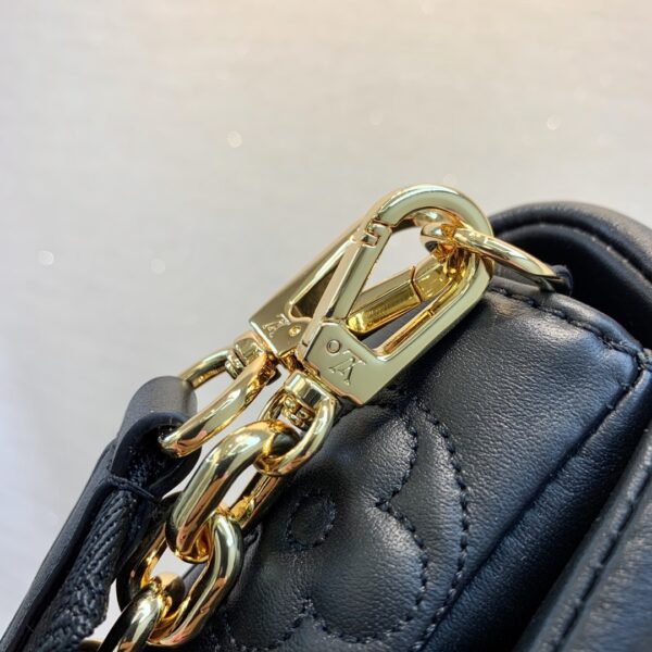 LV-WALLET ON STRAP#2107