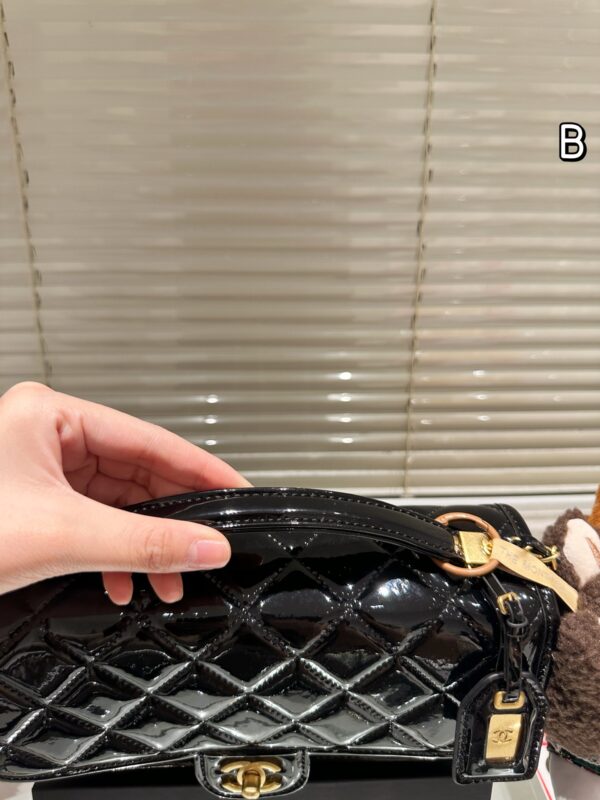 CHANEL-Patent leather messenger bag#2121