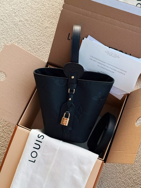 LV- in  bb black bag#2251