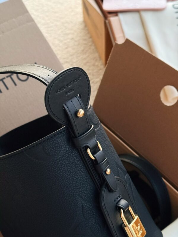 LV- in  bb black bag#2251