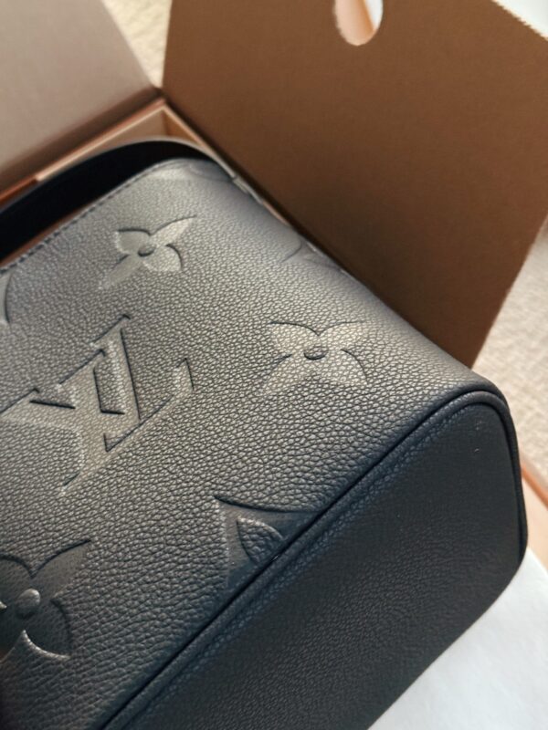 LV- in  bb black bag#2251
