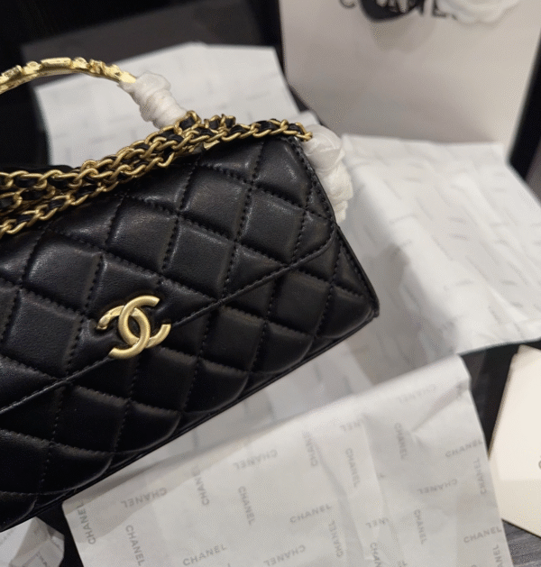 CHANEL- enamel-clasp handle bag #2252