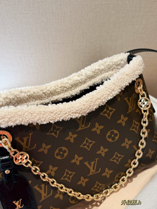 LV-CARRYALL  BB plush chain bag #2257