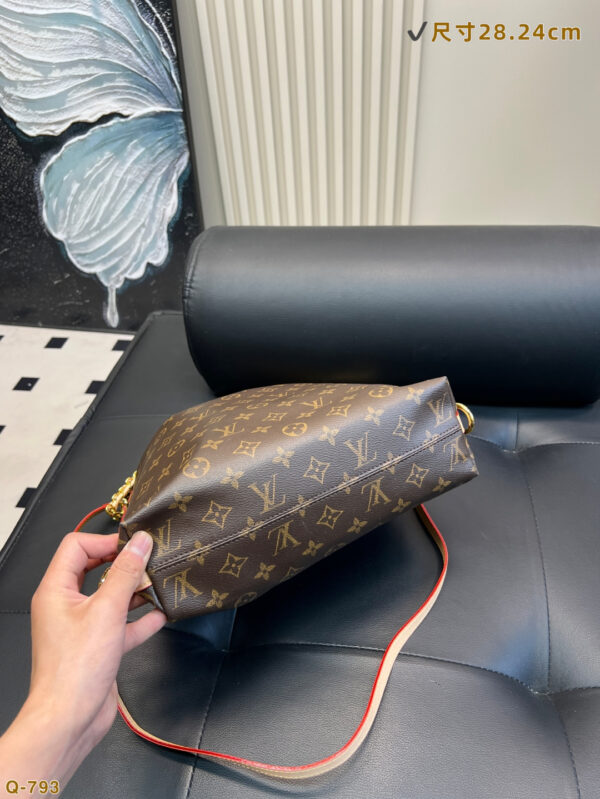 LV-Chain Underarm Bag # 2262