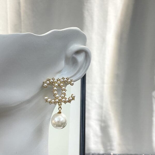 CHANEL-Pearl Stud Earrings #2309