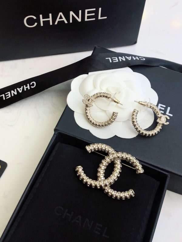 CHANEL-Brooch #2310