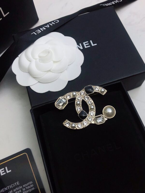 CHANEL-Brooch #2311