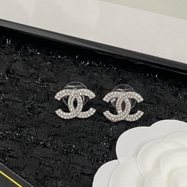 CHANEL-Full Rhinestone-studded Clear Earrings #2327