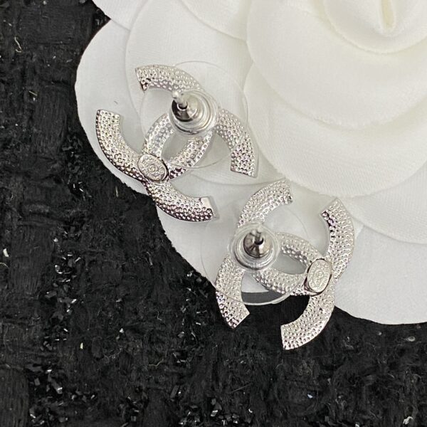 CHANEL-Full Rhinestone-studded Clear Earrings #2327