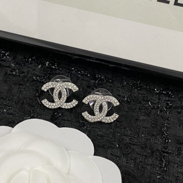 CHANEL-Full Rhinestone-studded Clear Earrings #2327