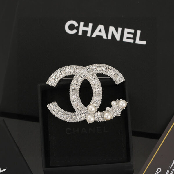 CHANEL-pearl and diamond brooch #2341
