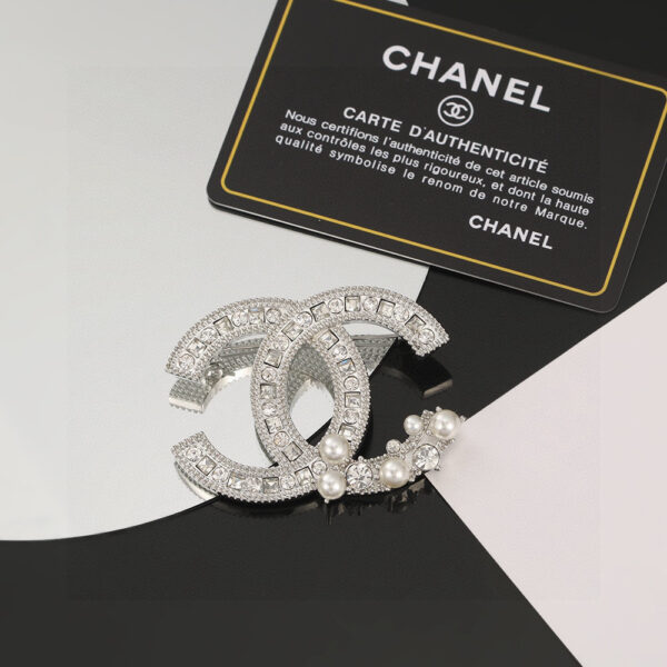 CHANEL-pearl and diamond brooch #2341