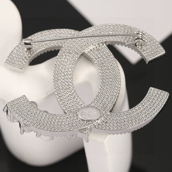 CHANEL-pearl and diamond brooch #2341