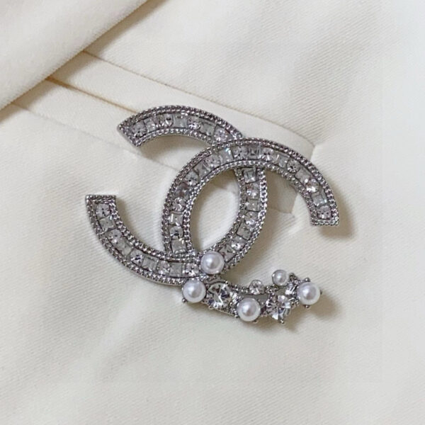 CHANEL-pearl and diamond brooch #2341