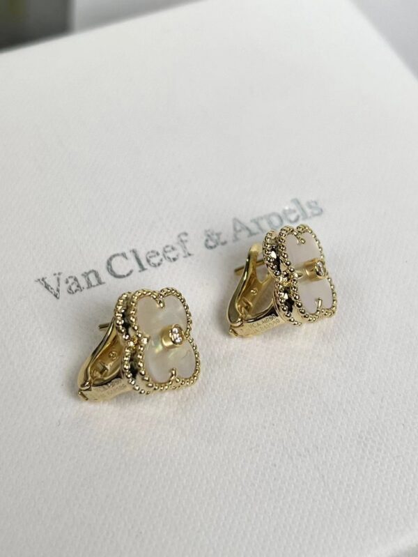 Van Cleef  Arpels -Medium-sized White Earrings (Studs) #2395