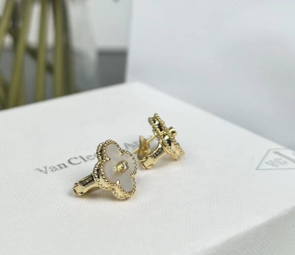 Van Cleef  Arpels -Medium-sized White Earrings (Studs) #2395