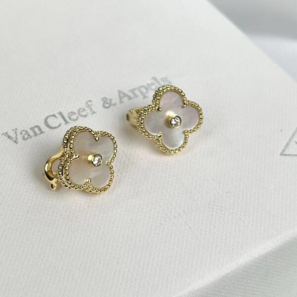 Van Cleef  Arpels -Medium-sized White Earrings (Studs) #2395