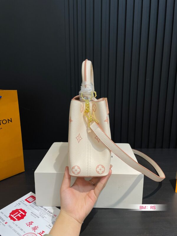 LV-CAPUCINES BB #2133