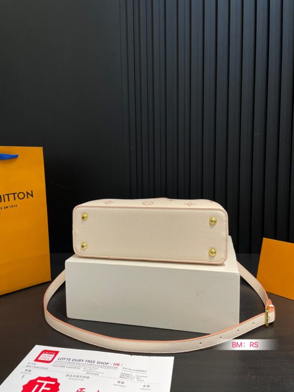 LV-CAPUCINES BB #2133