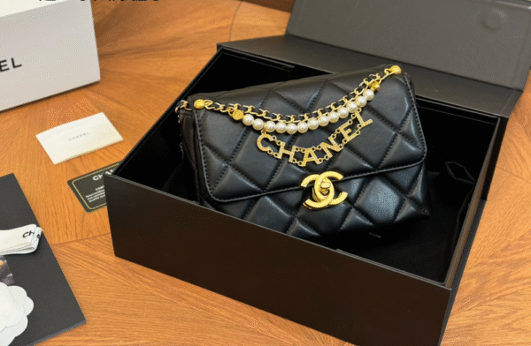 CHANEL-Chain Bag#2140