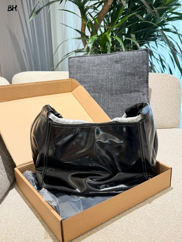 CHANEL-black leather tote bag#2205