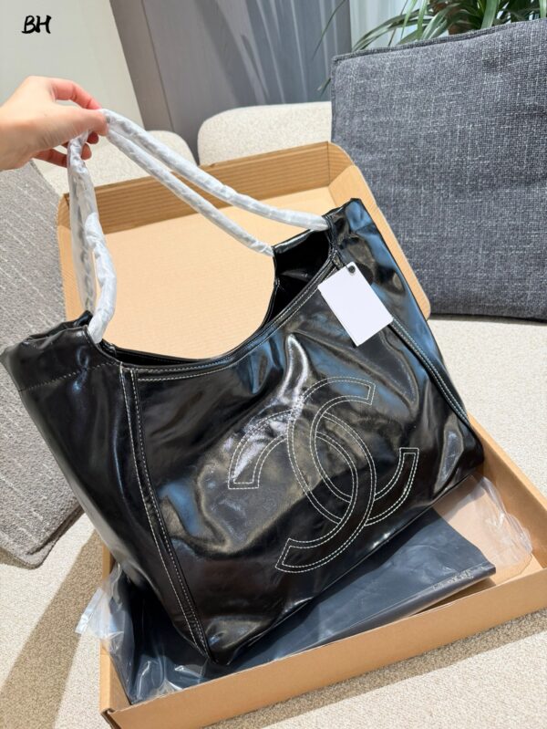 CHANEL-black leather tote bag#2205