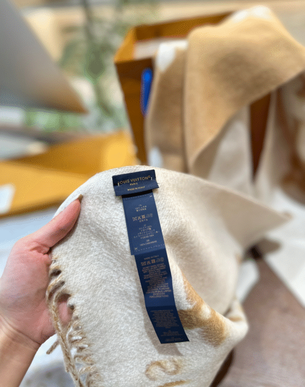 LV-Light-colored reversible two-tone scarf#2218