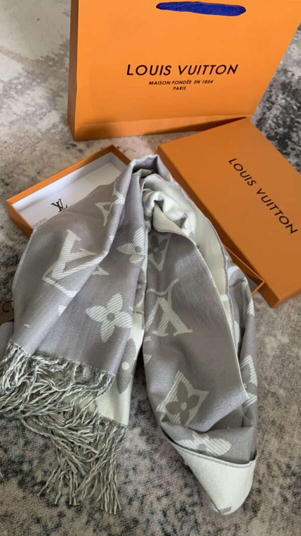 LV-Light-colored reversible two-tone scarf#2218