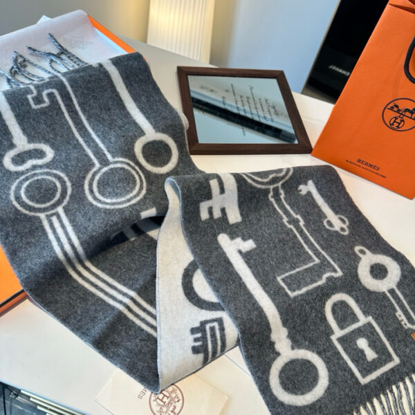 Hermes -Key Pattern Reversible Scarf #2290